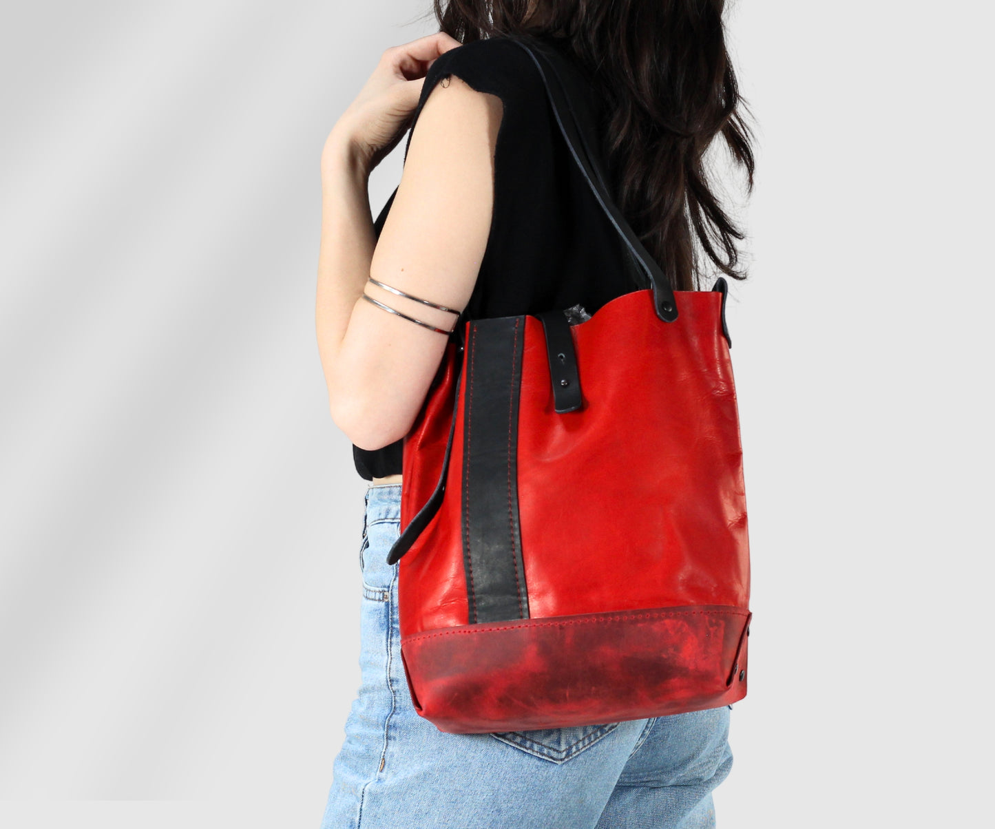 Red leather TOTE shoulder bag with outer pocket