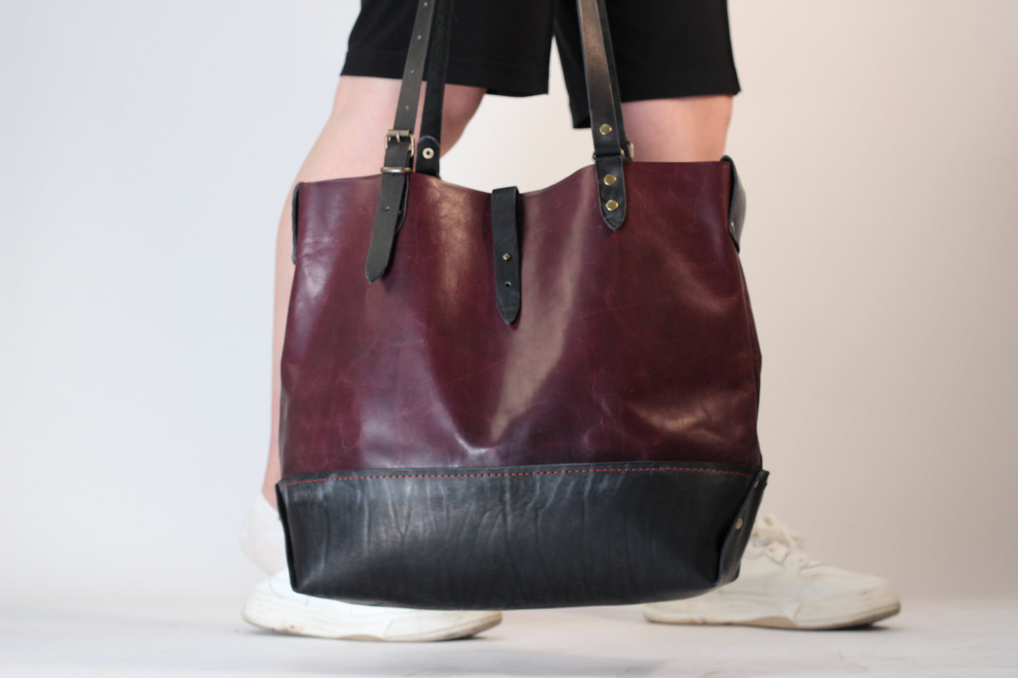 Large shopper handmade leather bag in burgundy color